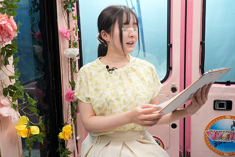 一般男女モニタリングAV×マジックミラー便コラボ企画 女子アナ志望の美人女子大生が出演！ガニ股ポーズで「潮吹き我慢！路上リポート」手マン＆電マ責めに耐えて淫語ニュースを最後まで読めたら100万円！チャレンジ失敗でデカチン即ハメ生中出し！！｜（dvmm00002）一般男女モニタリングAV 2023年7月発売