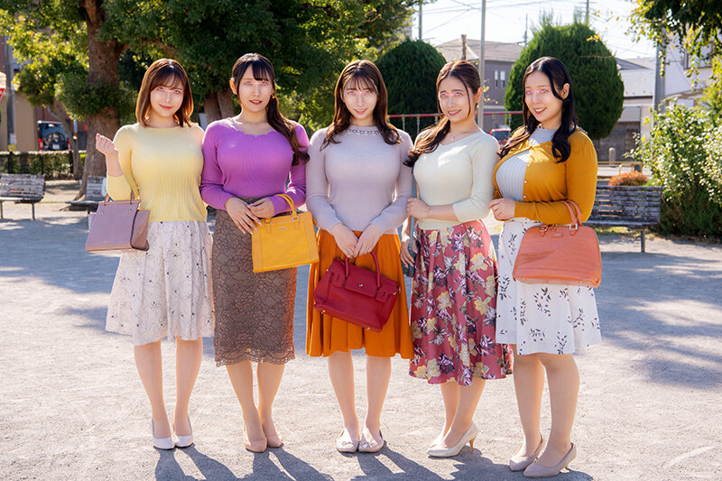 MM号青空王様ゲーム！ママ友×童貞男子！どんどん過激になるエッチな命令に濡れだした欲求不満オマ○コを童貞チ○ポが独り占め！！ハメまくりで中出し放題！！念願のハーレム筆おろし大乱交 inザ・マジックミラー｜（dvmm00093）ザ・マジックミラー（MM号） 2024年5月発売