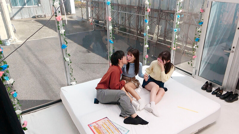 顔出しMM号 女子大生限定 ザ・マジックミラー 徹底検証！男女の友情は成立する！？友達関係のリアル素人大学生3人が日本一エロ～い車の中で初めての逆3P体験！女友達とのハーレムSEXでW生中出しスペシャル！｜ザ・マジックミラー（MM号） 2025年5月発売