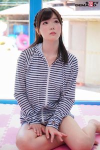じゅん（24）軟体ストレッチ体験！海難事故防止と称して際どいところを入念にストレッチしてみたら…｜水着 MM号動画（1mmgh00140） 2019年1月発売