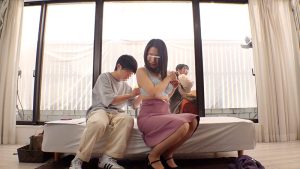 一般男女モニタリングAV マジックミラーの向こうには実の娘（=彼女）！「娘がダメなら私が…」巨乳母がデカチンすぎて童貞卒業できない娘の彼氏を優しく筆おろし！2 フル勃起デカチ○ポを根元まで受け挿れたご無沙汰オマ○コと性欲溢れる童貞チ○ポの中出しセックスは1…｜素人 MM号動画（dvmm00406） 2026年6月発売
