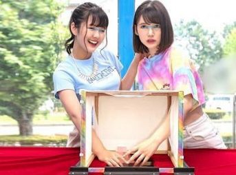 【マジックミラー便】「箱の中身を当てたらが賞金10万円！」暇そうだった未成年の美少女二人が挑戦する！