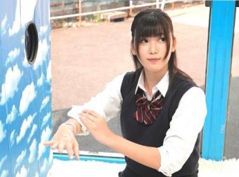 【ミラー号】「彼のオチンコより大きいの選んじゃダメだよ？」女子高生カップルがオチンチン当てゲームに挑戦！