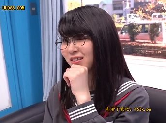 【興奮必至！激スケベ美女とハメハメ動画！】『もうだめ！イクー！』メガネの幼い女子校生少女が乳を触られて発情大興奮！