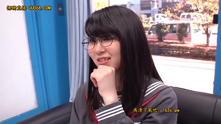 【興奮必至！激スケベ美女とハメハメ動画！】『もうだめ！イクー！』メガネの幼い女子校生少女が乳を触られて発情大興奮！