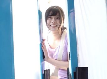 【素人美女】「ずっとイッてるぅ！！」超強力媚薬で真面目・清楚な橋本●奈似のお姉さんが屋外でガクブルお漏らしアクメ！