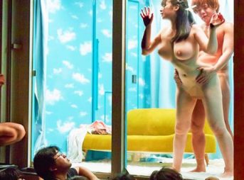 ＜逆転ミラー号＞美爆乳なのにロリ系の美女ナンパ！元同級が車外から視姦、ゴム無し生ハメされちゃう娘ｗ