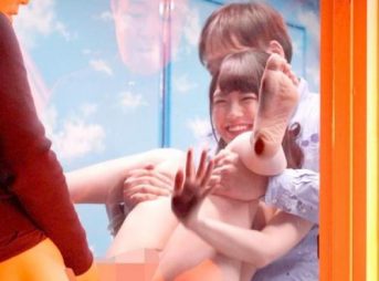 ＜外から丸見え×マジックミラー便＞反転ミラーで自分を見ながら感じる絶頂に酔いしれる素人美女が、公開どスケベセックスで淫らに