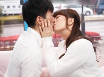 【ミラー号】産後の人妻ナンパ！たわわなおっぱいでスケベいGカップ新米マダムに旦那と子供の目の前でナカダシ交尾どっぷり！