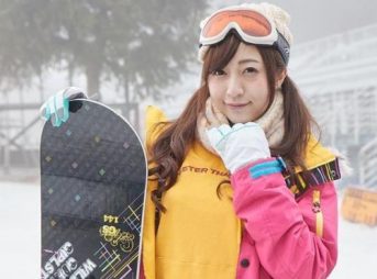 【ミラー号】新婚さんカップルにパートナーの浮気を目の前で見せて復讐のNTRセックスを促す！