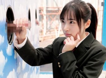 （マジックミラー便）清楚系の女子校生♪　壁から生えているの中から彼のものを探す遊びに緊急参戦