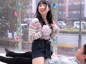 【マジックミラー便】「生で挿れていいよ♡」バイト先で知り合って友達になったという大学生男女が素股からのゴム無しエッチ！