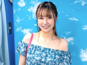 【ミラー号】「恥ずかしいなぁ//」歯科助手をしている24歳のお姉さん！乳揉みされたオフショル女の子がチンポをフェラ！
