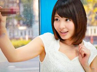 【素人ナンパ×ミラー号】ココロ優しい美魔女奥様に童貞卒業懇願！ゴムに精子パンパンになるまで搾り取る神対応で無事卒業ｗ