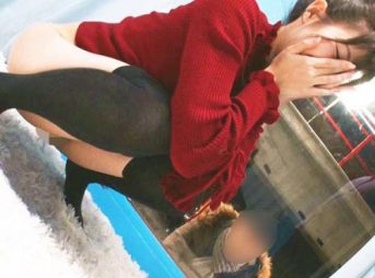 ＜マジックミラー号＞「プロの凄テクで潮吹きしなかったら謝礼獲得！」に参戦した彼女が失敗…仕置きの生なか出しｗ＜素人NTR＞