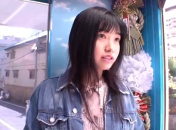 〈ミラー号〉最初は笑顔ではしゃいでゲームを楽しんでたけどぜんぶ脱いでパコられたり指マンされると大量潮吹き