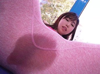 〈ミラー号〉ケツ突き出したり立ったまま開脚してオおマンコ弄られたらえろ汁漏らして手を絡めて騎乗位で生合体！