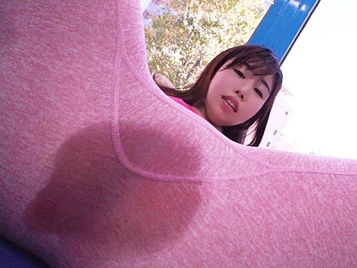 〈ミラー号〉ケツ突き出したり立ったまま開脚してオおマンコ弄られたらえろ汁漏らして手を絡めて騎乗位で生合体！