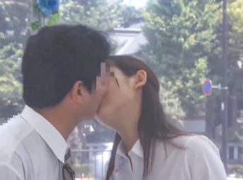 【素人ナンパ×マジックミラー便】おじさん上司の美人部下の本気交尾！バレたらクビなんてお構いなしで制御不能な中出しエッチでイキ狂う！