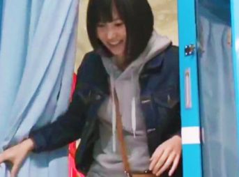 ＜マジックミラー便＞黒髪幼い彼女が「潮吹きガマンで賞金Ｇｅｔ」に挑戦！ドクドクと膣内射精されてしまったｗ＜寝取られ素人＞