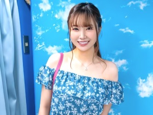 【ミラー号】オフショルダーが似合う素人女子！24歳の歯科助手さんが彼氏持ちなのに他の男の肉棒をフェラ！