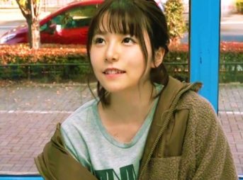 【素人モノ】韓国コスメに夢中なエッチ好きなGALをマジミラ便が捕獲！「膣内ザーメン発射していいよ///」ロリっ娘と生おちんぽセックス