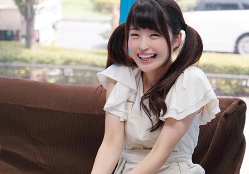 【シロウトナンパｘ潮娘】「ひぃ♡ごめんなさいぃ♡」保育士目指してる微ブスなツインテール女の子に質問中に突然ハメて大量イキ潮！