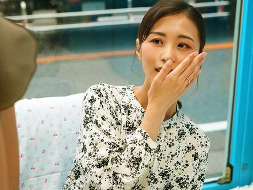 【MM号】美人すぎるマダムを人妻ナンパ！「デカいの興奮します♡♡」美魔女さんに素股からの生ナカダシｗ【素人NTR】