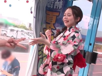 〈一般人〉モグモグしながら玩具でマンコ刺激され立ちバックできれいな腰を反らせてお顔歪んで感じまくっちゃう