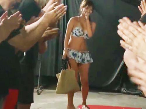 ＜逆転マジックミラー号＞スケベな体型で可愛い顔した娘のセックス丸見え！車外からも精液ぶっかけられた件ｗ＜素人企画＞