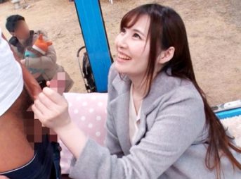 〚マジックミラ一〛超可愛い素人マダムがデカチン過ぎる野郎にセンズリやスマ夕してご奉仕プレイ♥♥旦那の近くで工口乳揉まれマジSEX