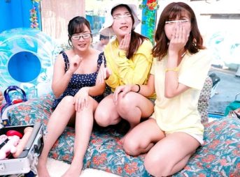 ［マジミラ便］シロウトナンパ‼『大人のオモチャに興味あります❓』子供会の集まりでビーチにいた仲良しビキニ熟ママたちが欲情❤