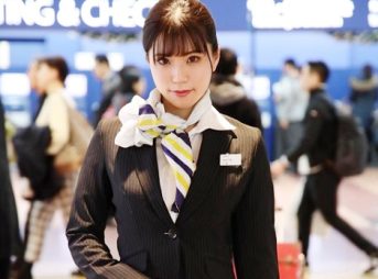 《一般人CAさん》「ごめんなさいぃ♥出ちゃうぅ♥」スレンダー大きなおっぱいおっぱいの超美人なキャビンアテンダントがイキ潮お漏らしｗｗ