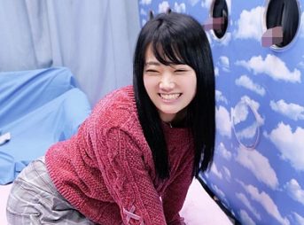 【ミラー号】素人カップル男女がチンコ当てチャレンジ！他人棒もチン起ちさせてドキドキゲームに参加