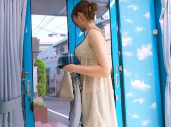 【ミラー号】スケベかわいい美人妖艶を他人妻ナンパ！アラサー主婦にスケベな水着を着させて無責任にも生中出しｗ【一般人NTR企画】