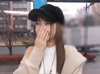 【かばちゃん】ナンパしたギャルがえろかったスポブラ姿でいやらしく腰をふりながらも口内してる姿も芸能人そっくり