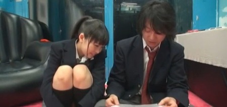 【激カワ女学生のSEX映像流出！ミラー号】「恥ずかしいよー」幼い女の子高生と彼氏が我慢できずに挿入！→玩具責め