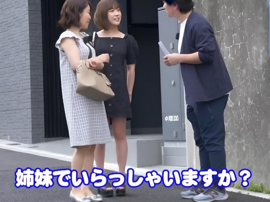 【母娘ナンパ】48歳美マダムママと23歳の可愛い娘の仲良し親子2人をホテルお持ち帰り！電マで欲情するえろ親子丼ハーレム3P